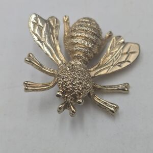 Vintage Sarah Coventry Bumble Bee Brooch Bug Pin Gold Tone Signed Jewelry